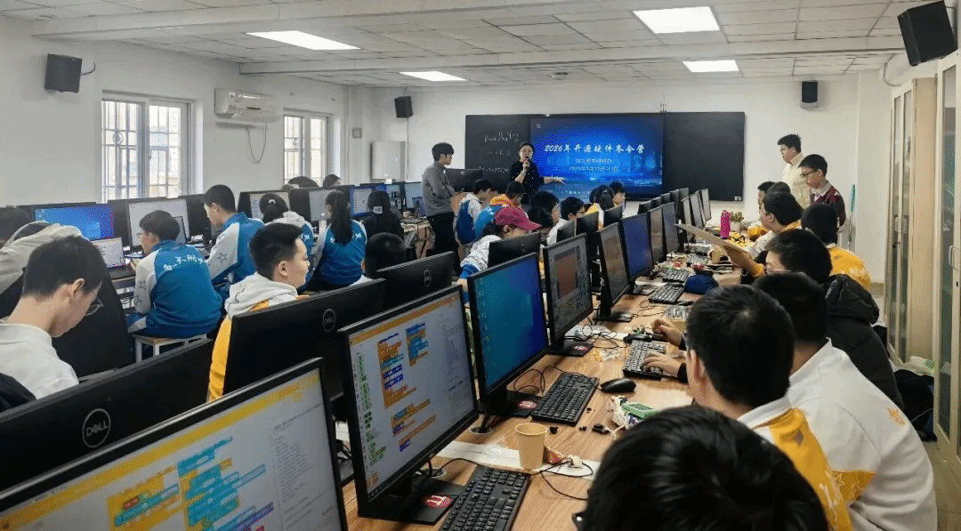 开源硬件创意智造冬令营圆满落幕!34名初中学子解锁科创新体验
